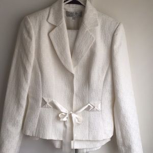 White 2 pc blazer jacket suit set